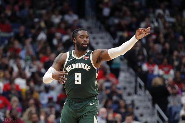 文班亚马全票当选年度最佳新秀 场均21+11+4+4